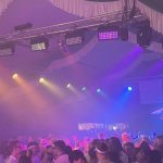 Unsere Lichttechnik im Einsatz. Zahlreiche farbige Spots und Laser erzeugen Partystimmung